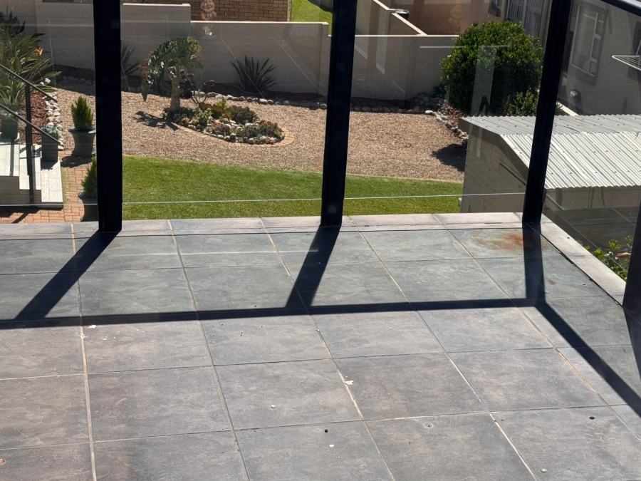 4 Bedroom Property for Sale in Hartenbos Heuwels Western Cape